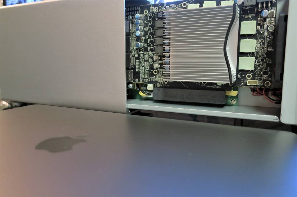 Apple MacBook Pro 2016 ＆ 外付けGPU（eGPU）セット Update: Thunderbolt 3 eGPU for Late 2016 MacBook Pro
